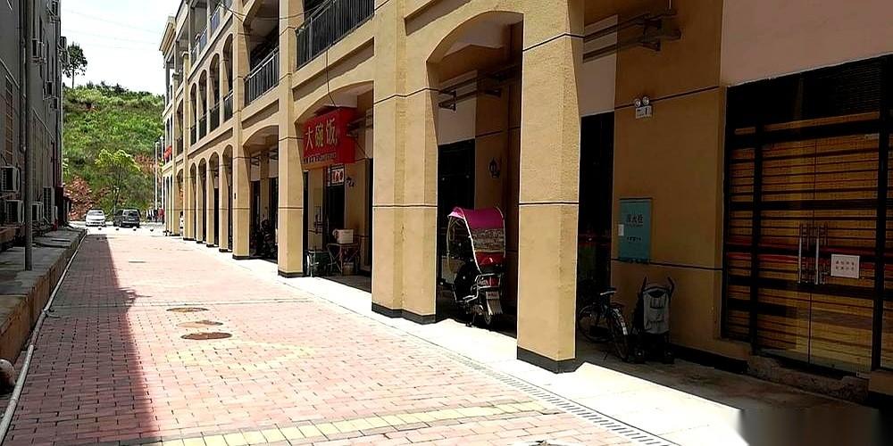 说出来不怕你们笑话，我一个六十多岁的老头，现在每个月都在给自己“还债”。
还的不