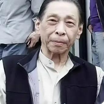 杜月笙之子散尽亿万家财，只为兑现父亲临终一句话？真相让人泪目

提起杜月笙，老上