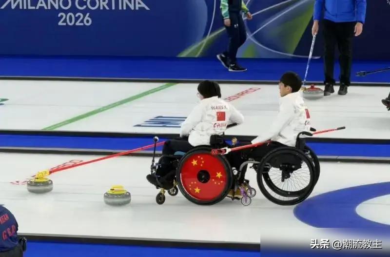 别以为赢了世锦赛冠军就稳了。
前两局，咱们0：2落后。
但第三局，杨金桥一个