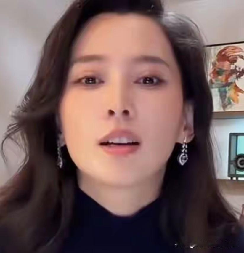 森林北直播打了哪些人的脸？

面对网上沸沸汤汤传播汪峰和森林北分手的消息，汪峰的
