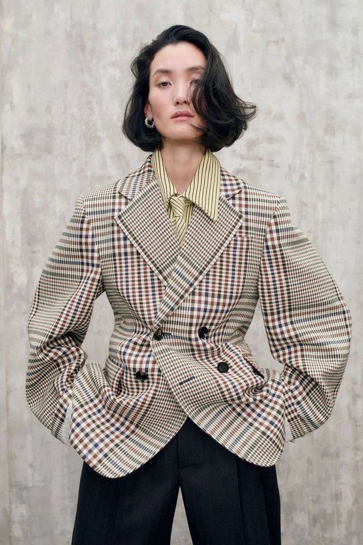 Burberry2025彩虹格纹系列，选择合适的格纹单品是打造时尚造型的第一步 