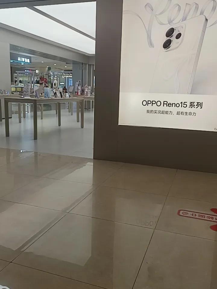 你敢相信吗？现在还有手机专卖店。
大家不是都是在网上买手机吗？为什么实体店还有手