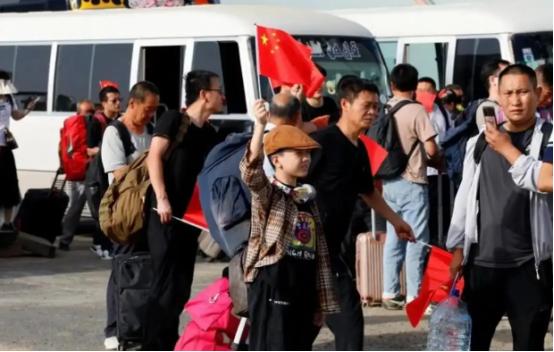 网上喊打喊杀的人，想过在日本那几十万同胞吗？战争不是足球赛，输了重来；是真会有人