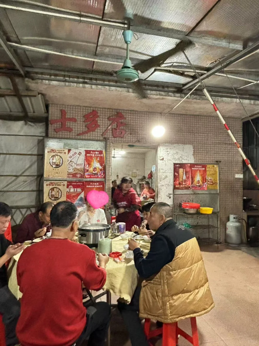 广州桥底！没有名字的小破店！好好吃！！
