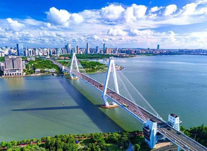 今天是12月18日，党的十一届三中全会召开47周年纪念日。
今天是12月18日，