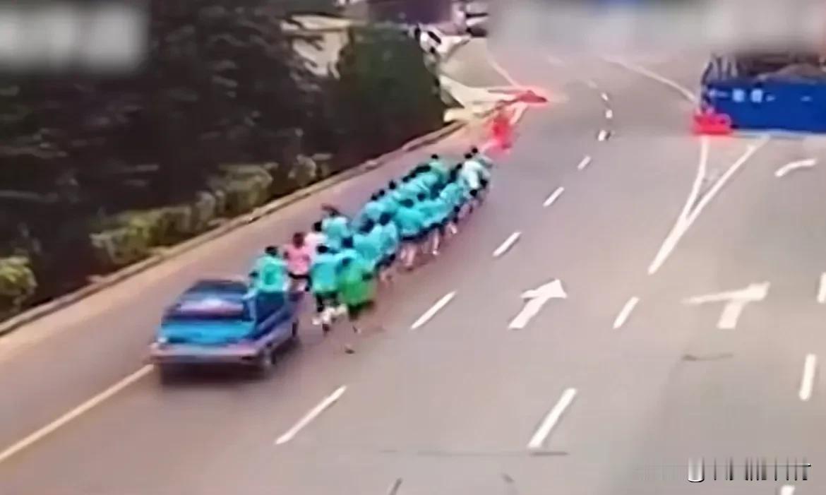 我不参加暴走团的几个原因
几年前参加一个暴走团。
明天晚上六点在公园走圈。走了三
