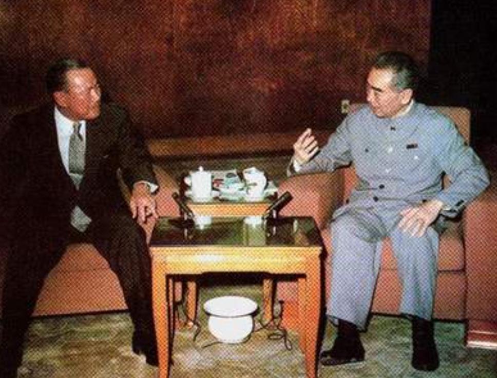签署中日联合声明，田中角荣建议用毛笔，周总理不同意：被将一军

【1972年9月