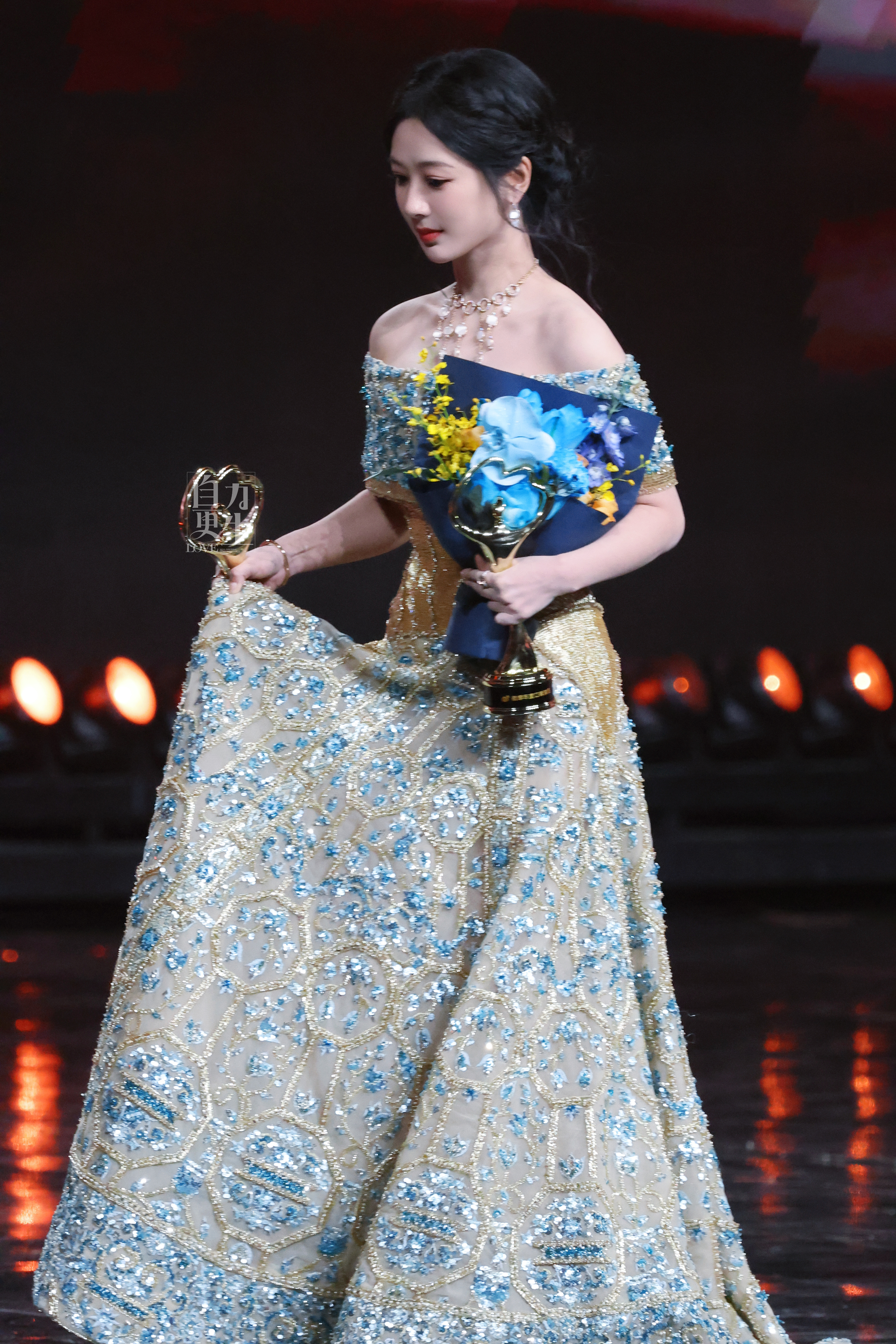 杨紫在演员口碑上的段位是：夯～在美丽闪耀这个段位也是夯～祝我们的小树不断吸取养分