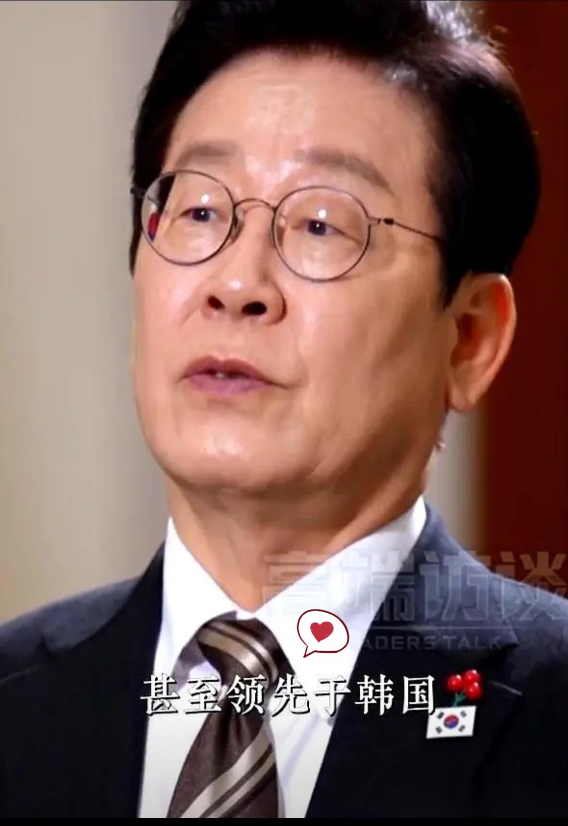 韩国总统李在明，对着央视的镜头，说了一句让很多人心里一紧的话。
他说，过去那种“