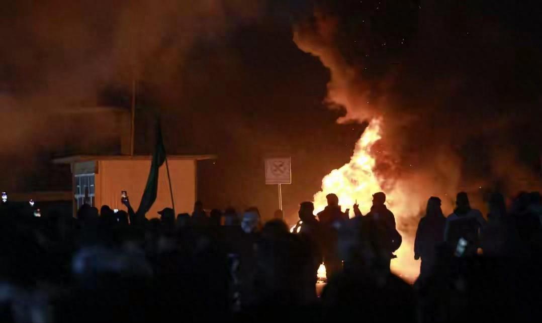 伊朗报复加码！美3名士兵身亡，3国威胁参战，英国做出巨大让步。

短短两天多时间