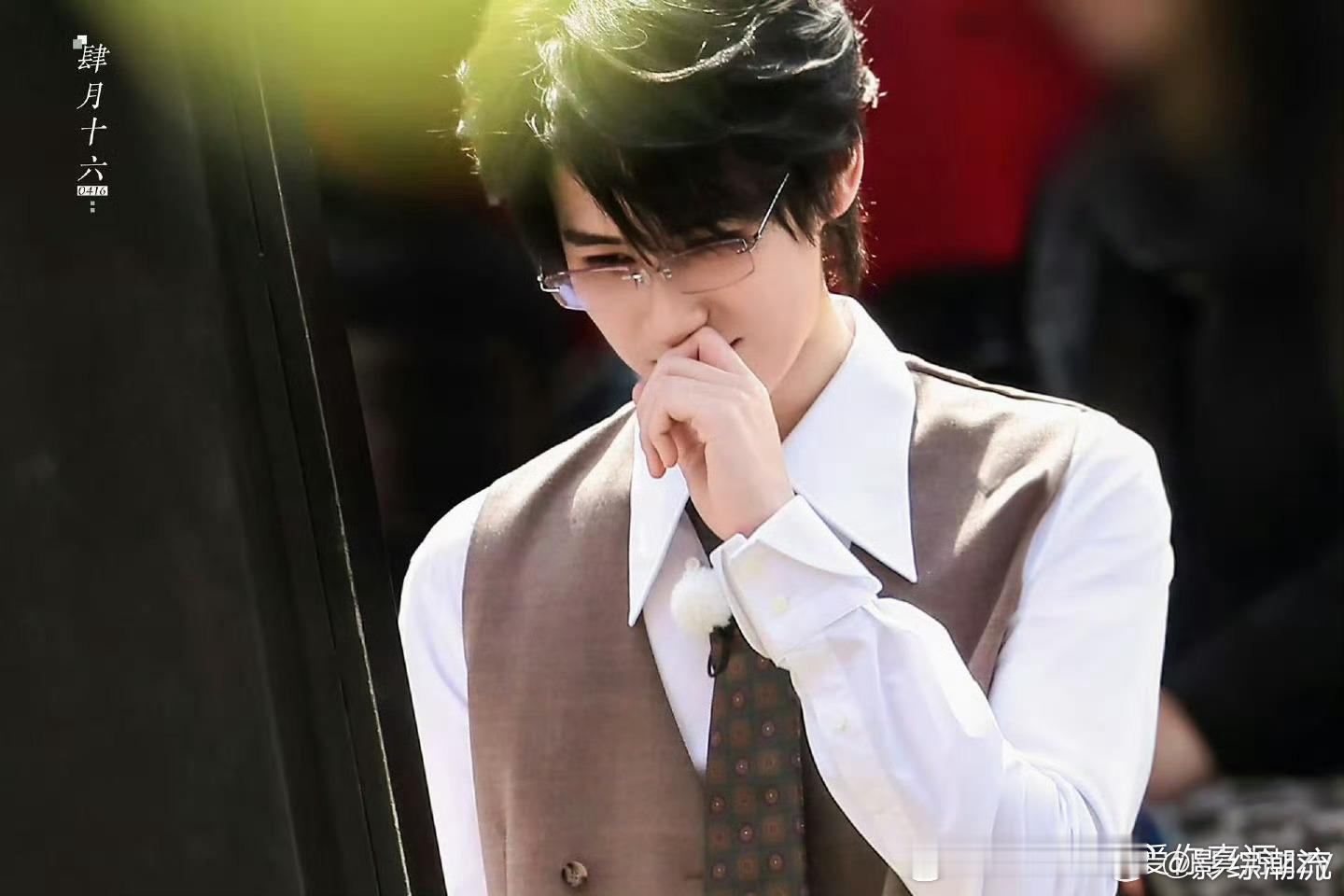 张真源连撕四人名牌终结比赛 妥妥的撕名牌大魔王非张真源莫属，游戏里头脑清醒身手利