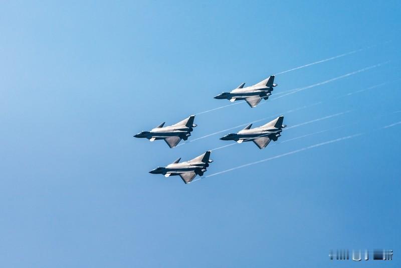 我国有不少顶尖军事武器。歼20超机动、超音速巡航，制霸蓝天；055万吨大驱火力强