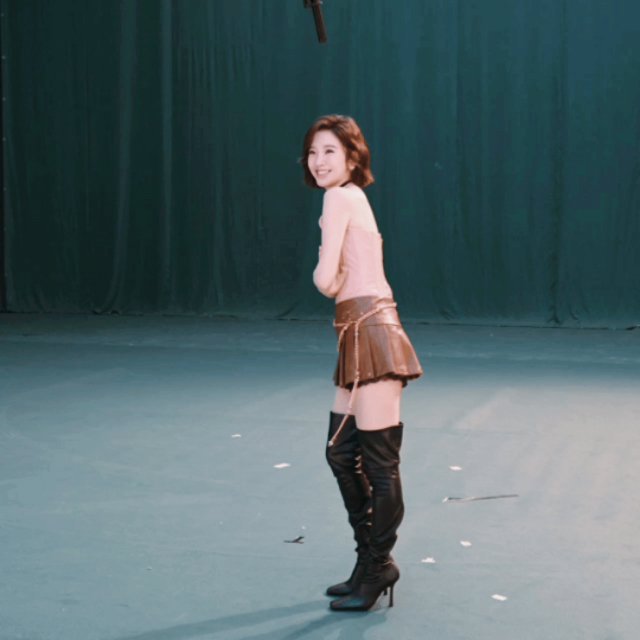 唐艺昕脸和嗓子各火各的  唐艺昕也太有反差感了！清甜长相唱起rap气场十足，脸和