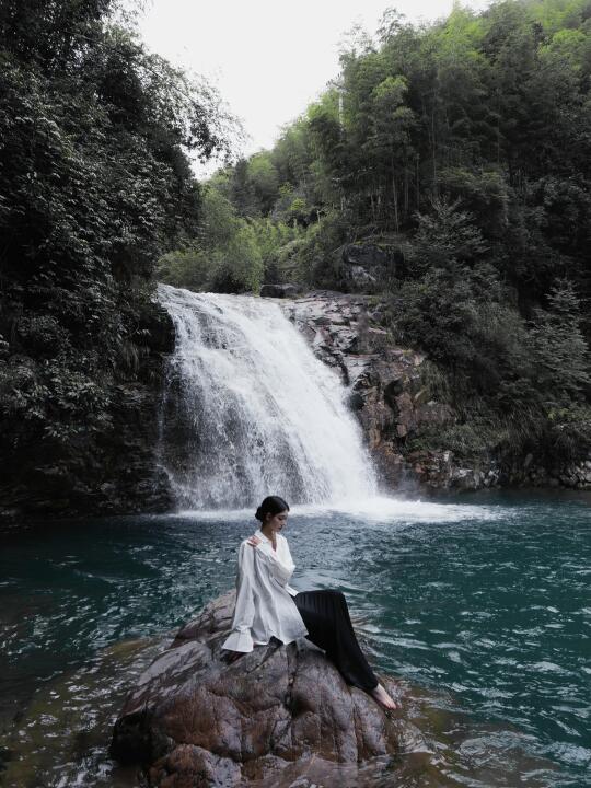 流水不争先
