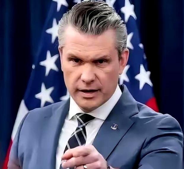 美军基地刚出了个让所有士兵脊背发凉的命令：从现在起，所有士兵可以带自己的私人枪支