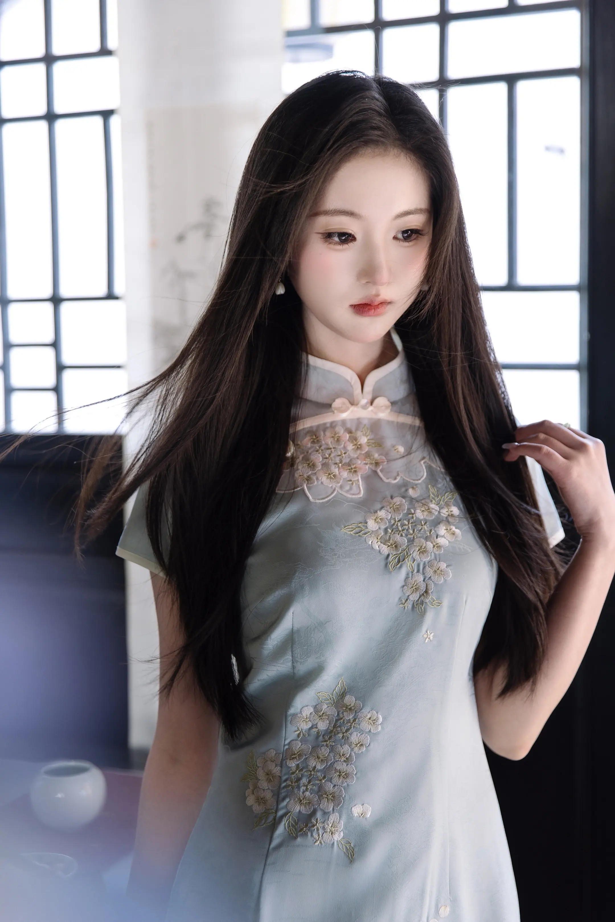 梦断不成归 几分憔悴。