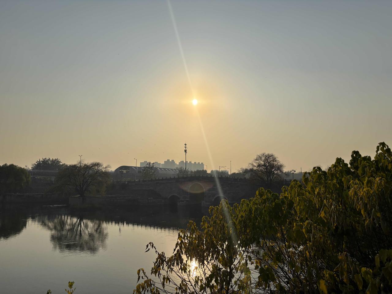 鹧鸪天•应信梅花是往生

随意随心/赋
一曲琵琶何忍听，临窗不语忆江城；
未曾月
