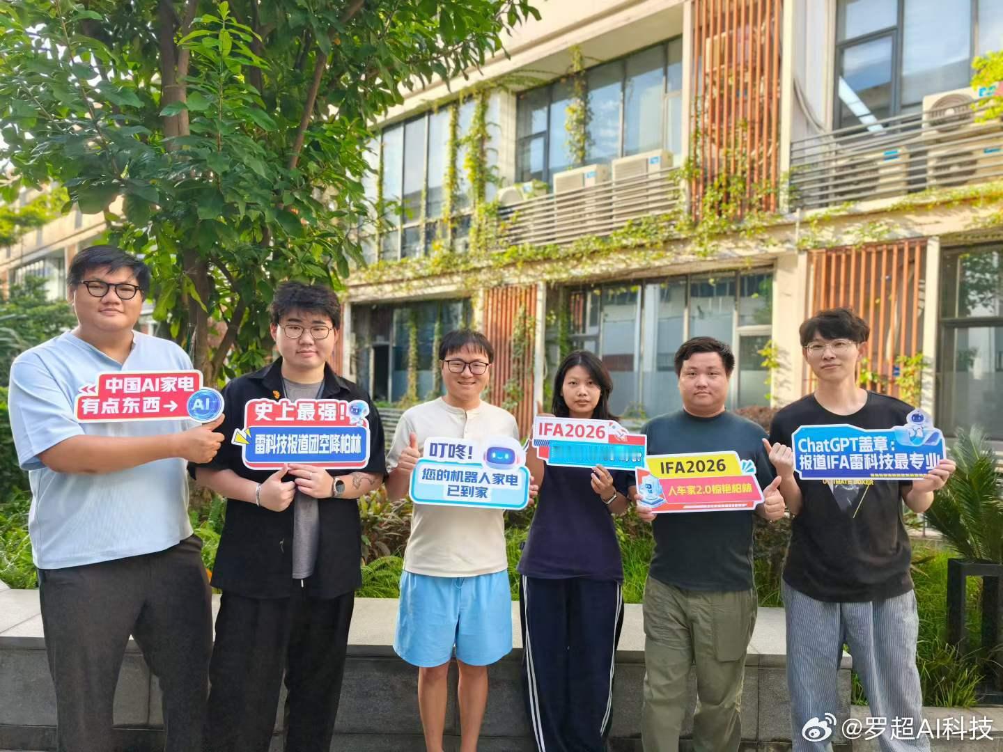 这个周末小伙伴们陆陆续续出发飞柏林探展IFA，我周一晚上飞，途径迪拜[酷]有去参