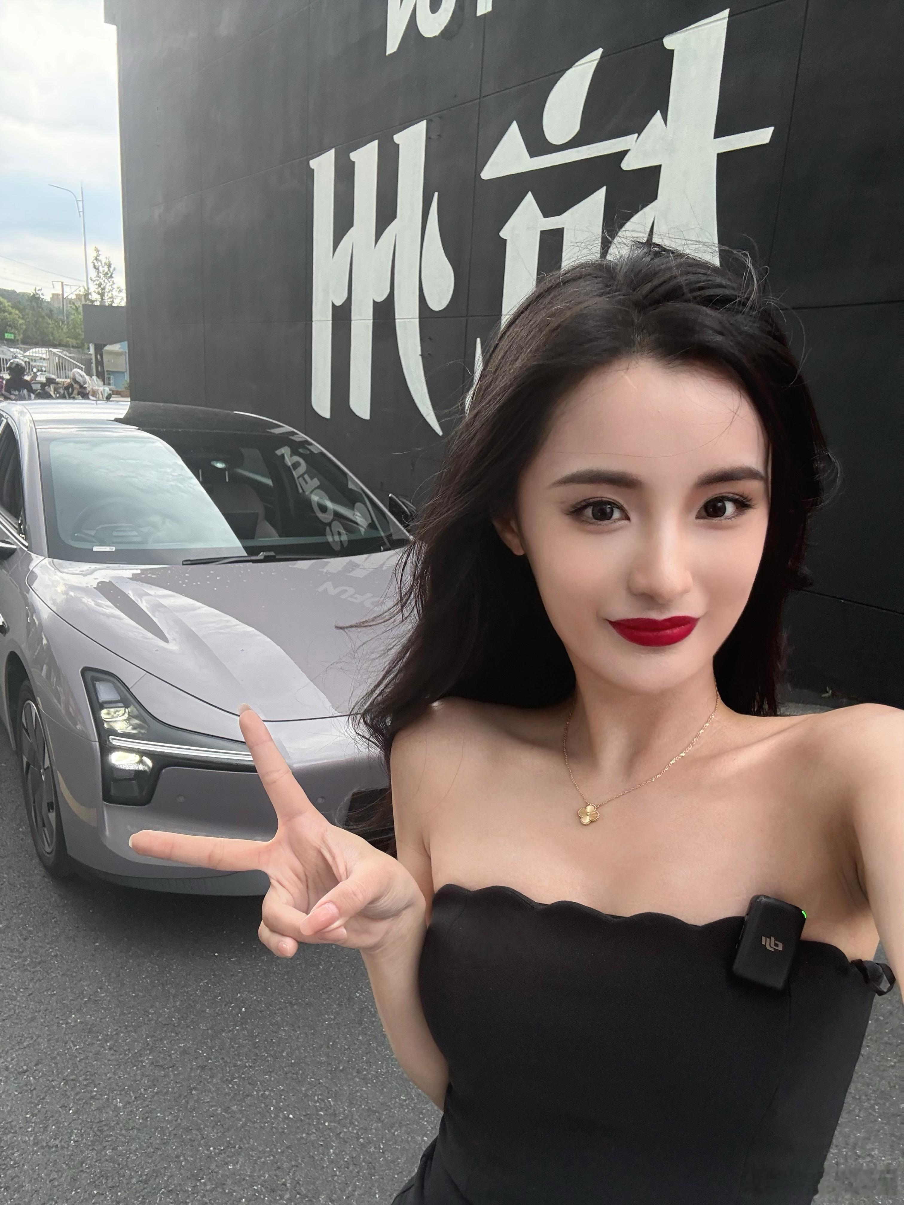今天开小鹏MONA出去玩啦～早十晚十，溜达了大半个杭州，还好小P帮我承受了90%