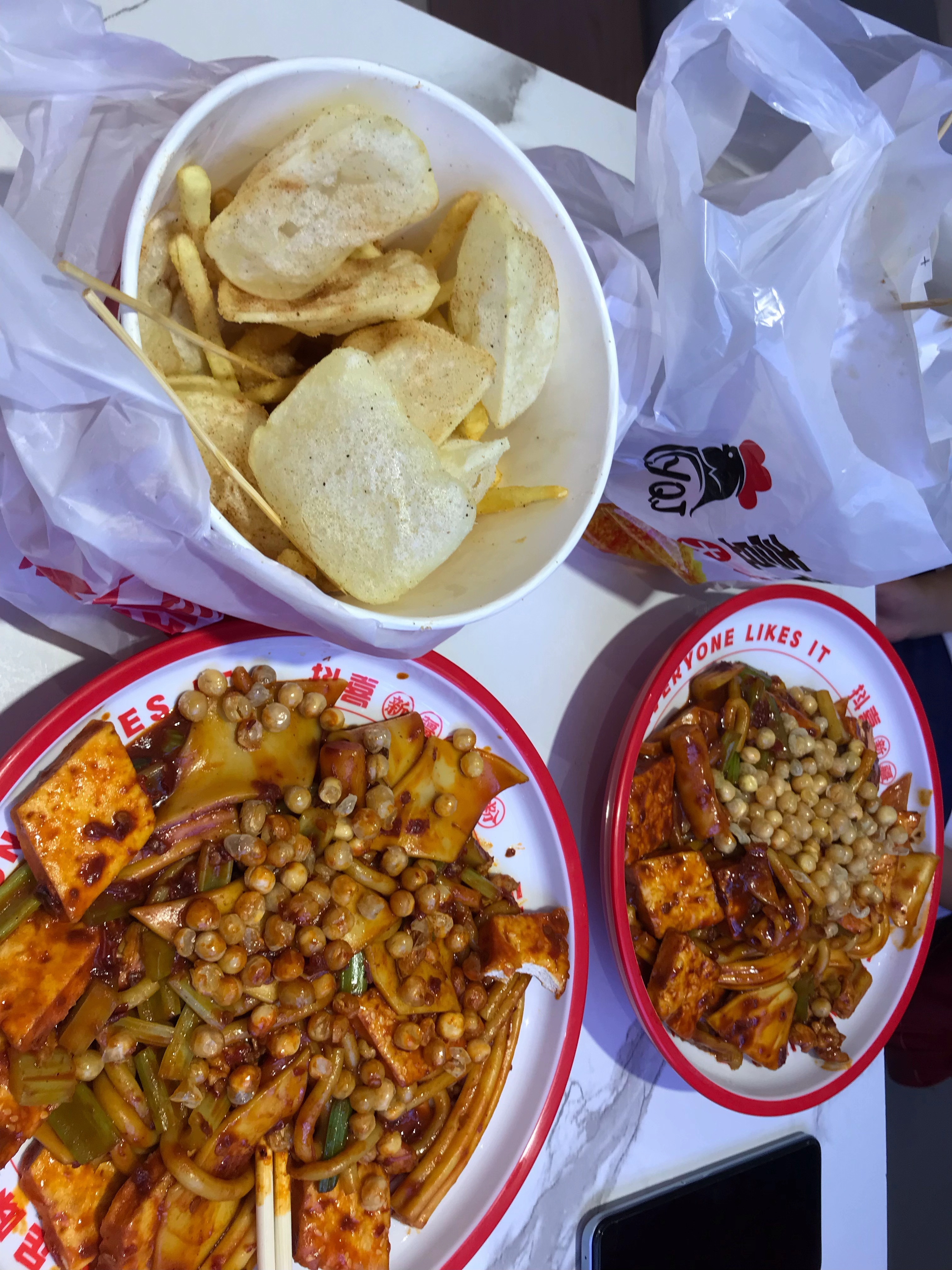 感觉已经好久没吃饭了 今天吃了一堆垃圾食品 