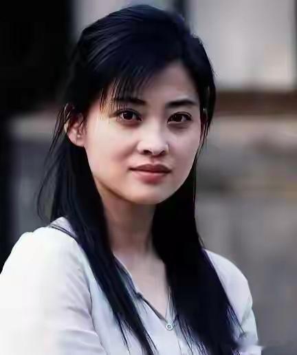 以前看梅婷只记住她的黑眼圈了，现在重看发现一张脸自带故事感 