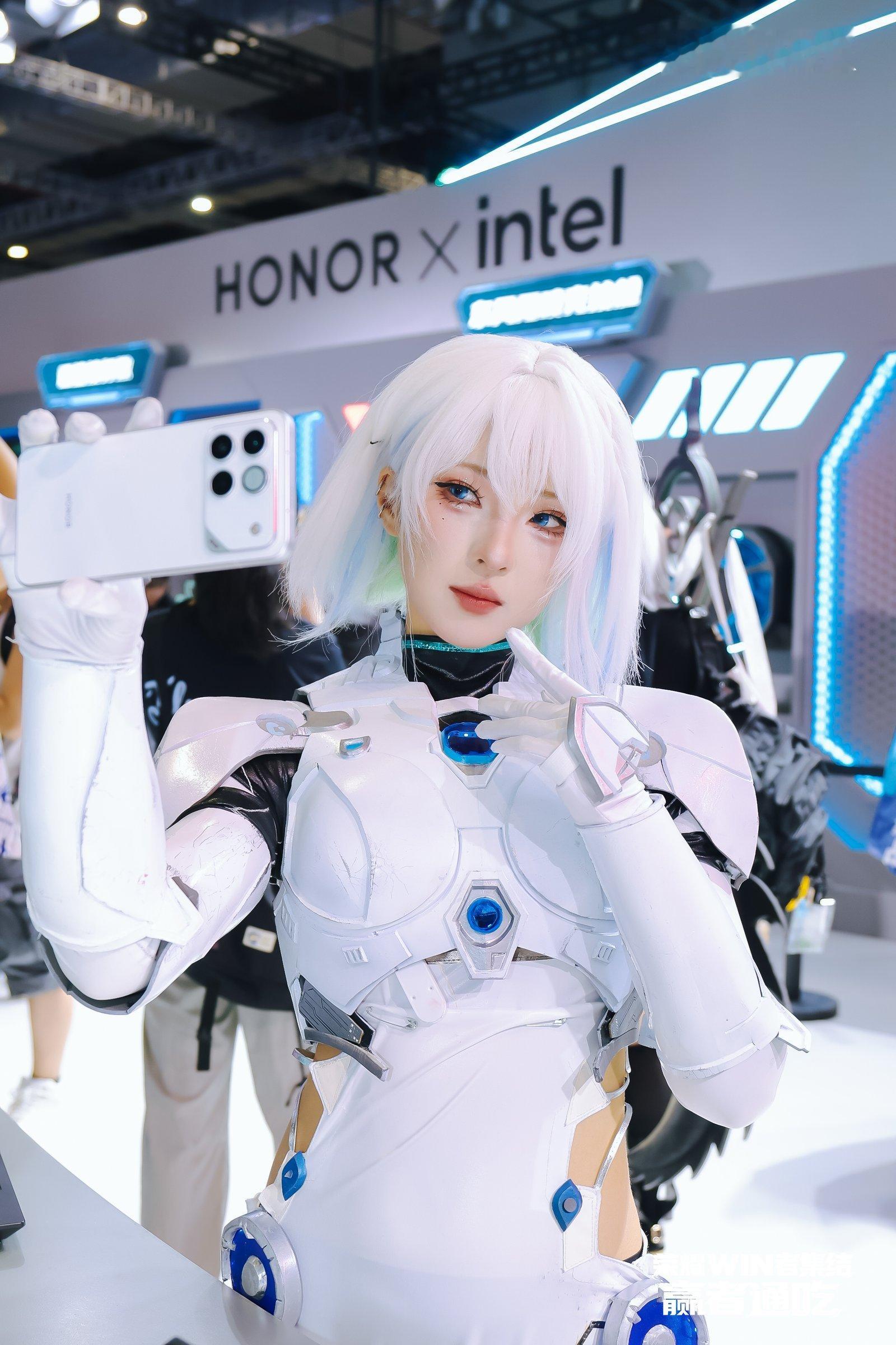 2026 BW现场太炸！荣耀WIN游戏本H9三角洲行动职业赛事联名款全球限量开售
