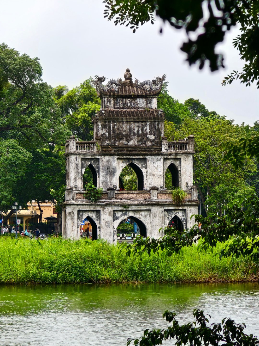 最近两年外出旅行，手机拍照成了主力。轻便，画质好，照片视频都能轻松搞定。可是，再