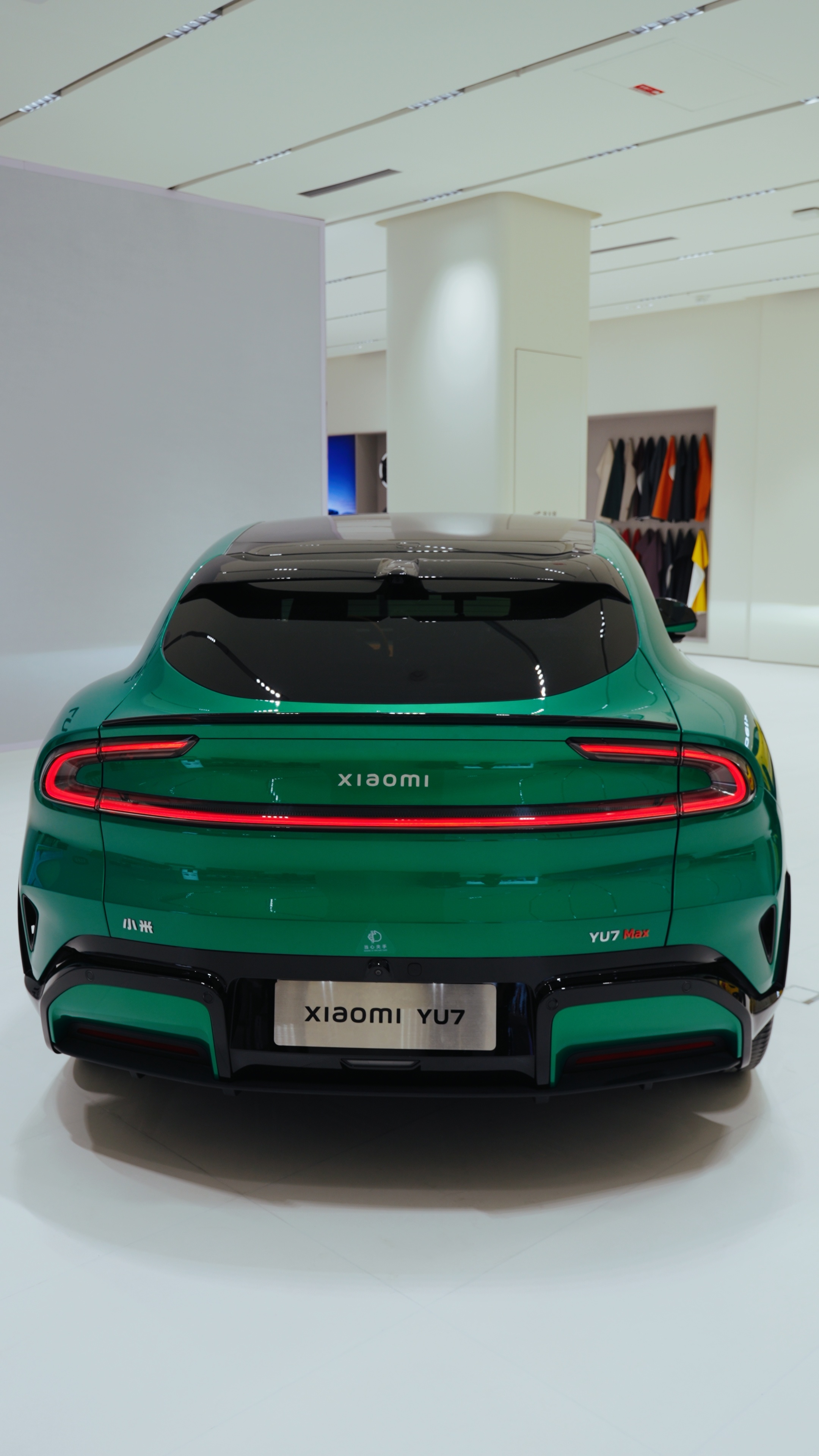 跟米粉一起体验米车，直观感受yu7整体内饰设计比su7 更成熟些，质感也比su7