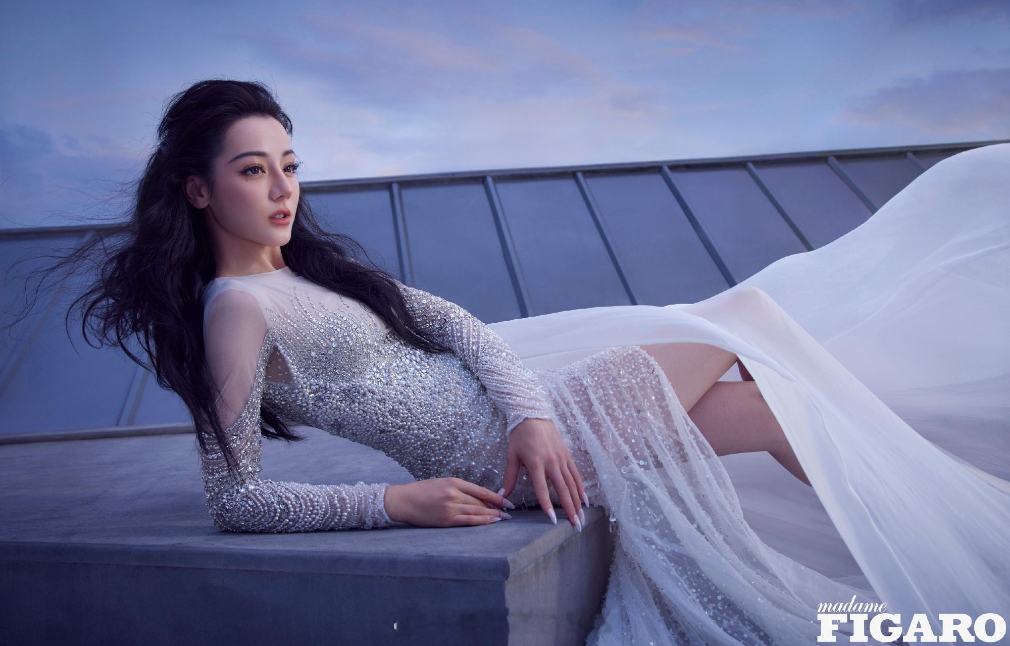 迪丽热巴迷人魅力穿搭大赏 