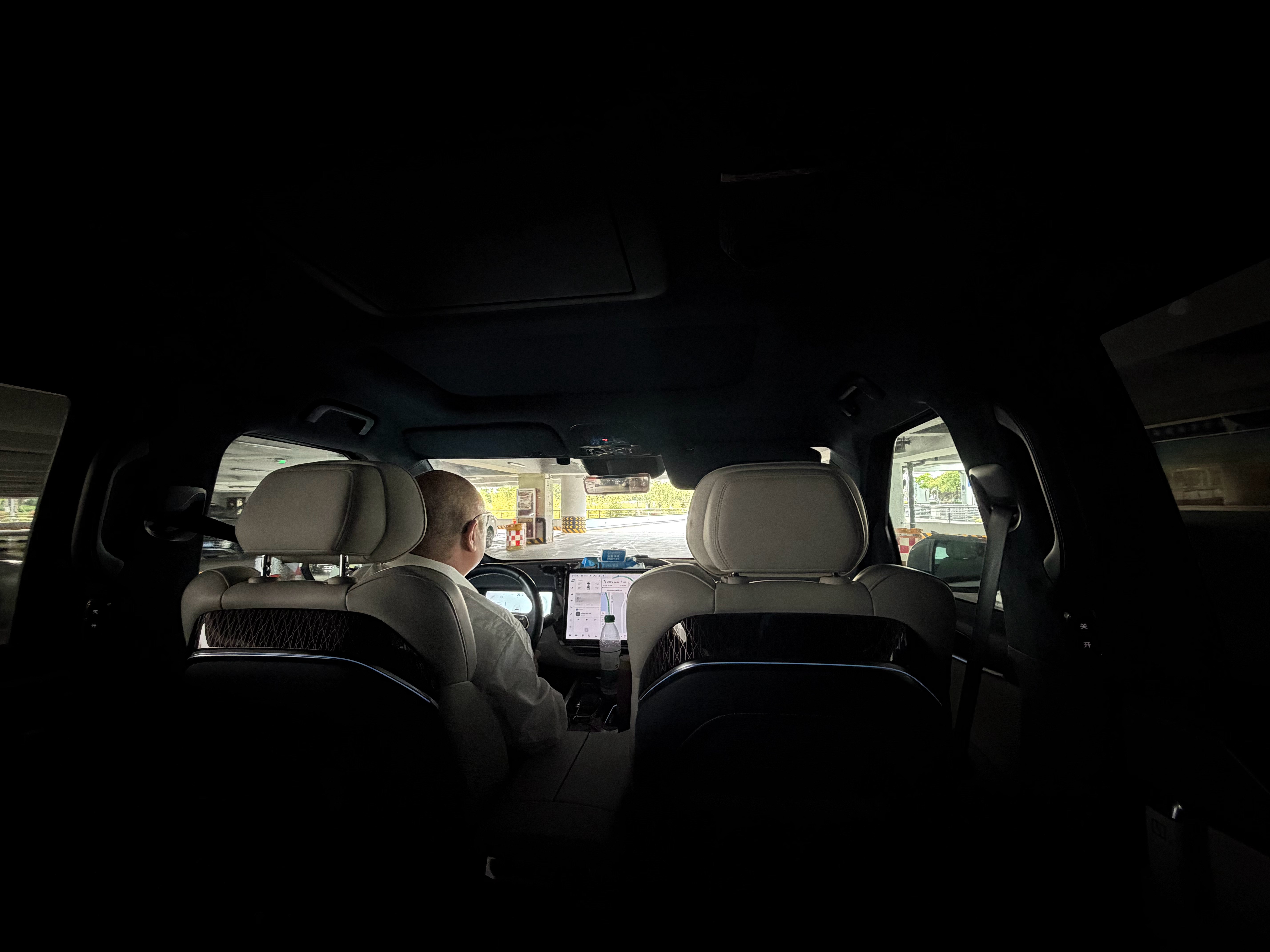 落地宁波又坐上了极氪009后排的伊姆斯躺椅太舒服了今晚极氪8X上市发布，看看价格