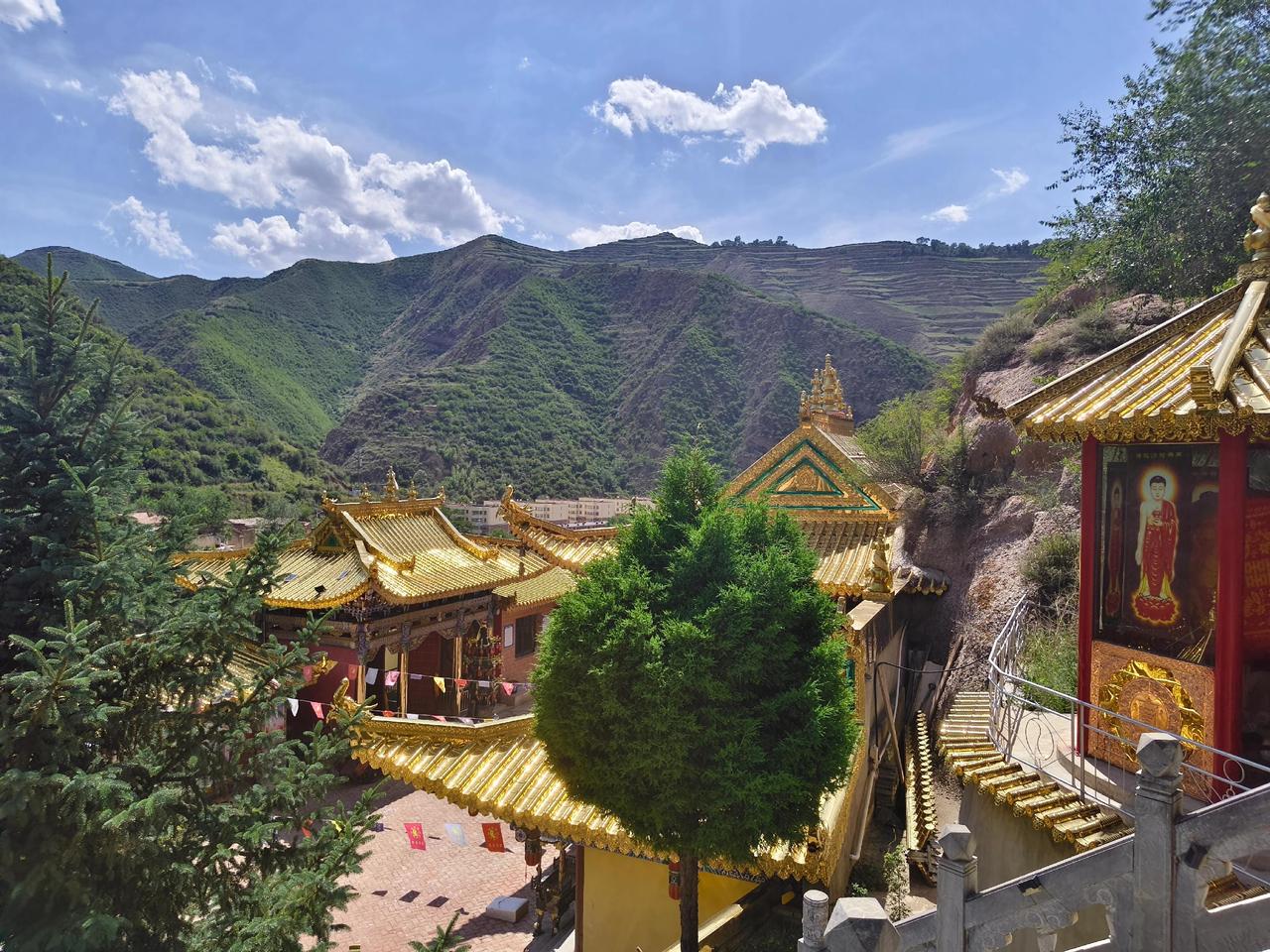 山与寺庙 千年古刹诉说千年文化 藏在深山里的寺庙