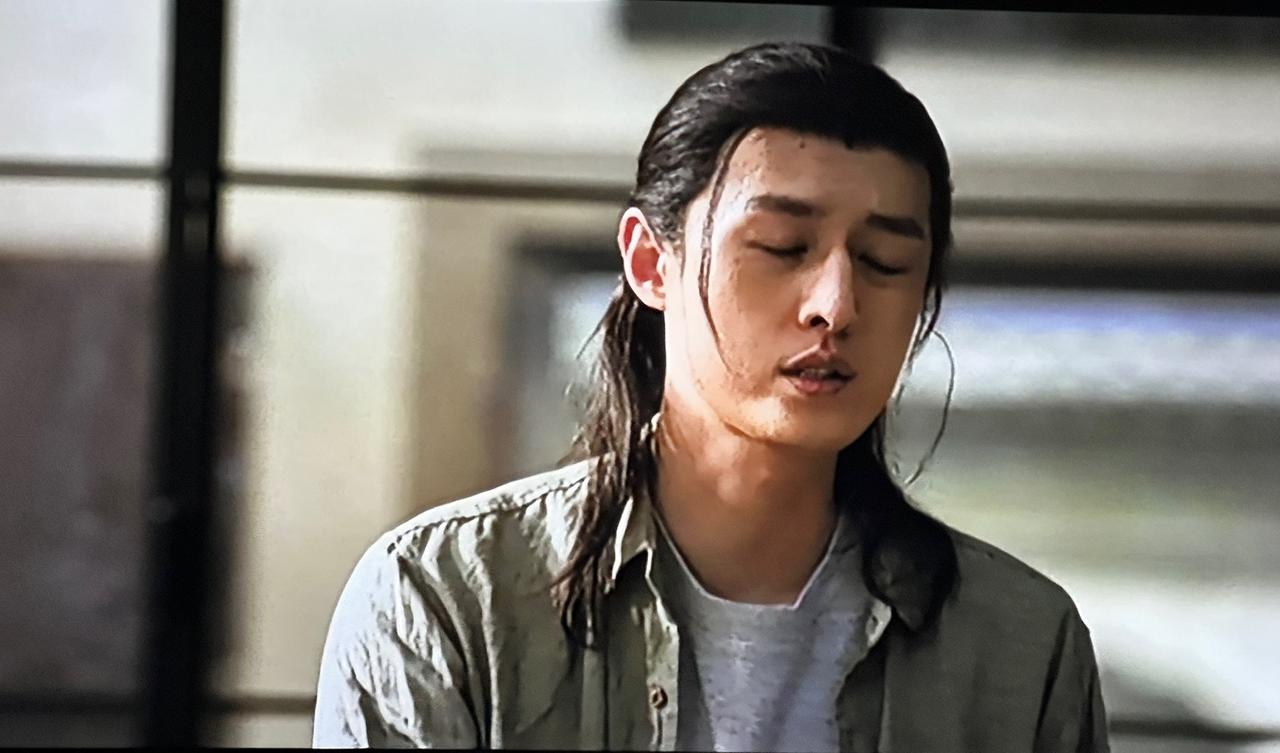 央视黄金档热播剧《种墨园》里，章渡绝对是个让人看着最“憋屈”，但也最让人心疼的角