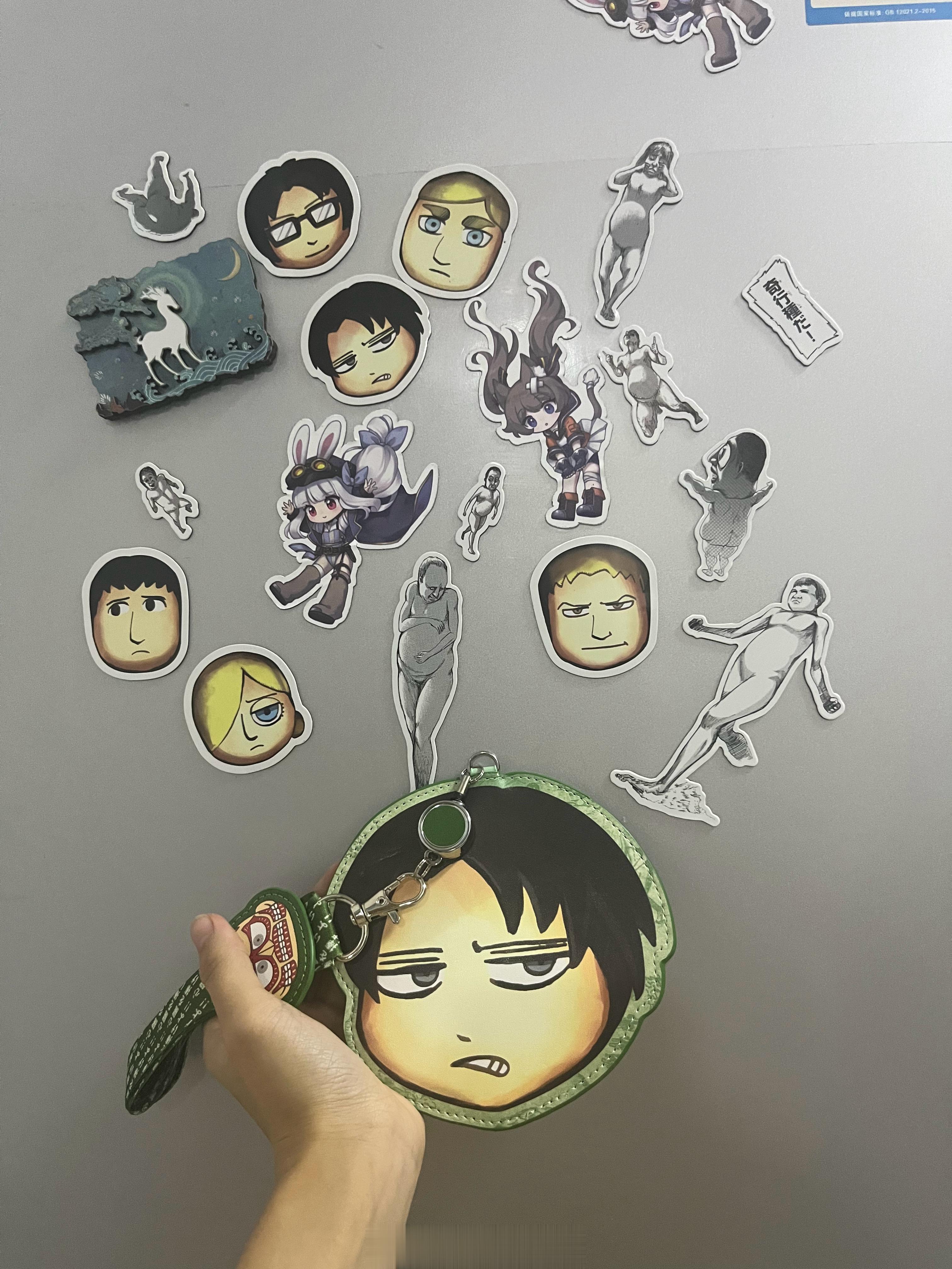 #撤退的矮人#     之前买的周边里最好笑的就是这几个冰箱贴了，丑的周边不买，