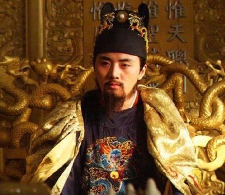 1627年那个夜晚，紫禁城的灯火早已熄灭，崇祯刚刚穿好中衣准备就寝，忽然闻到一股