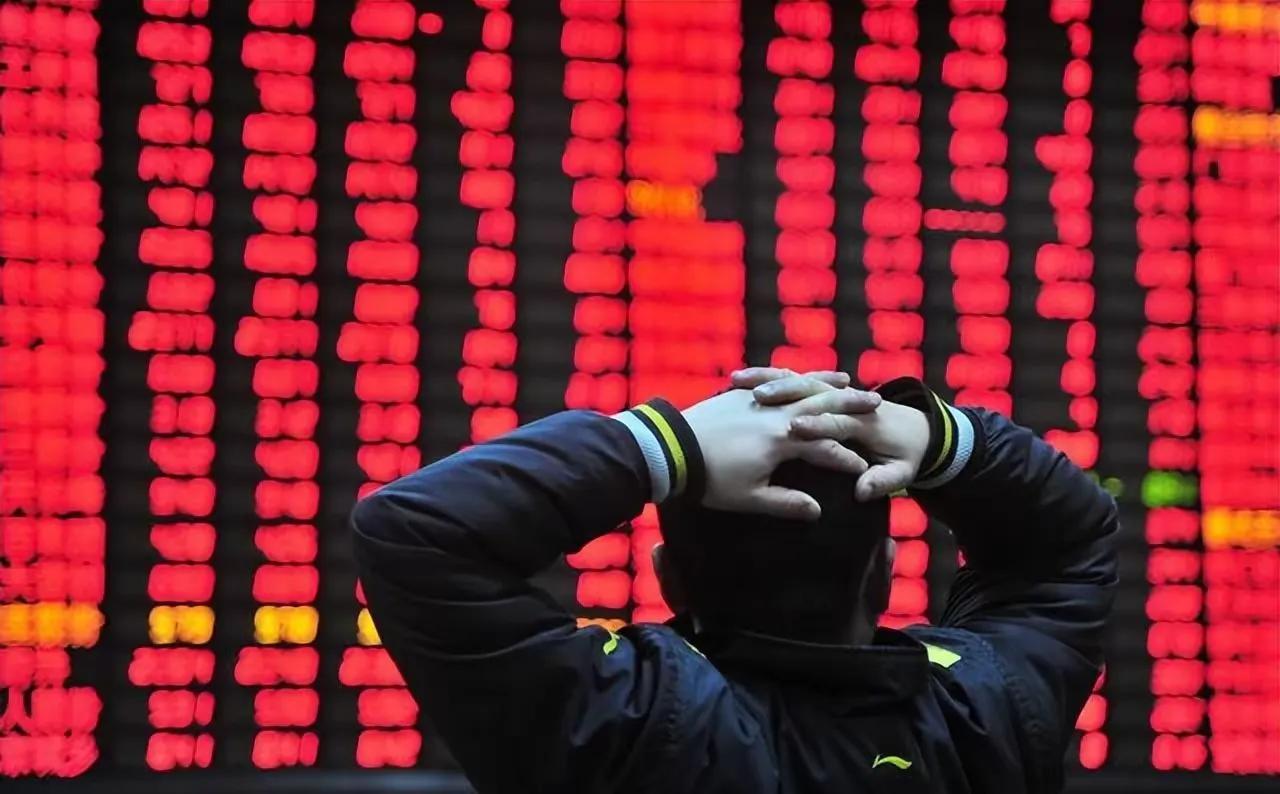    疯了，疯了，疯了，你不挂涨停，你想买的什么都买不到。