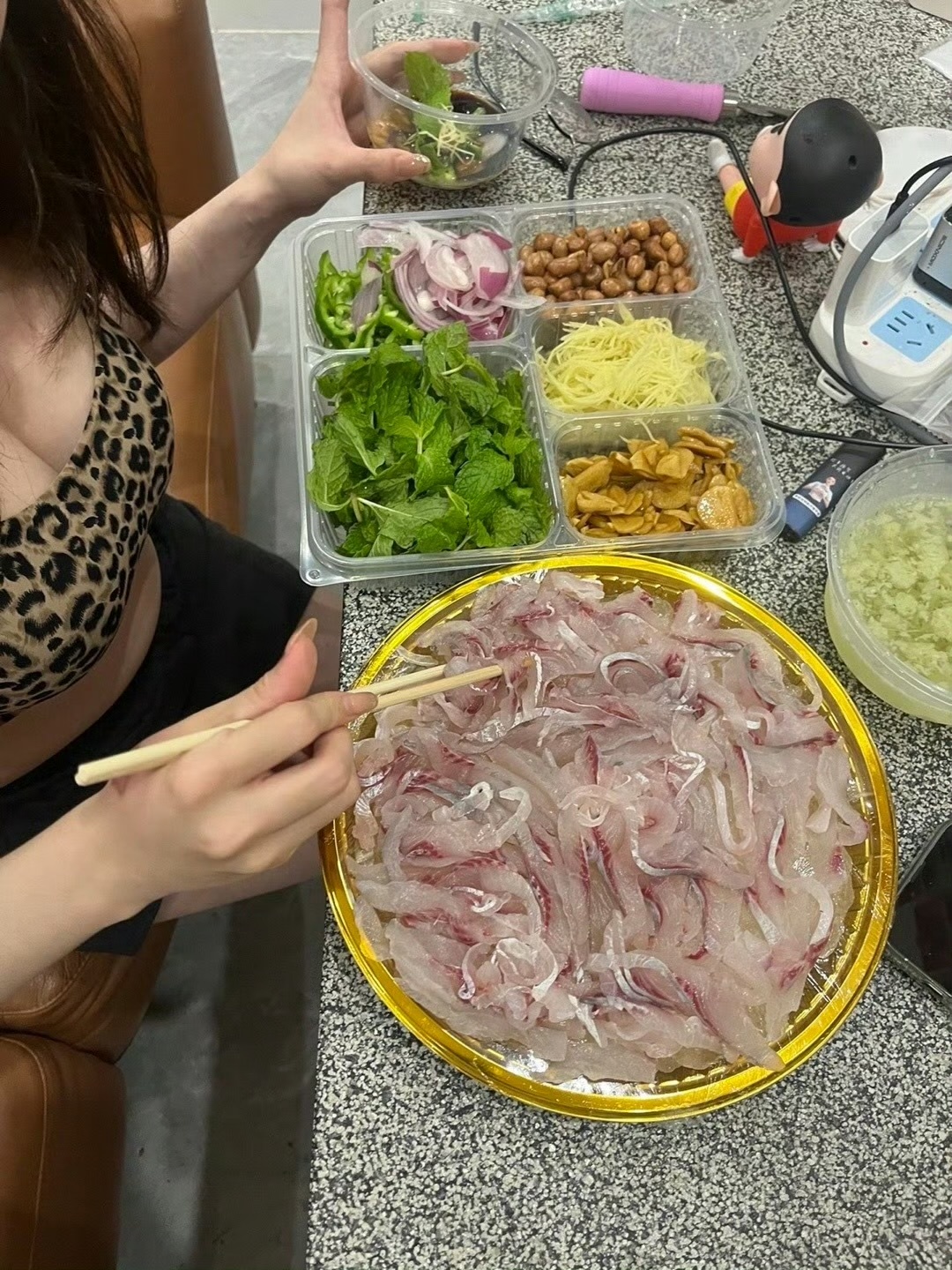 吃美食咯 