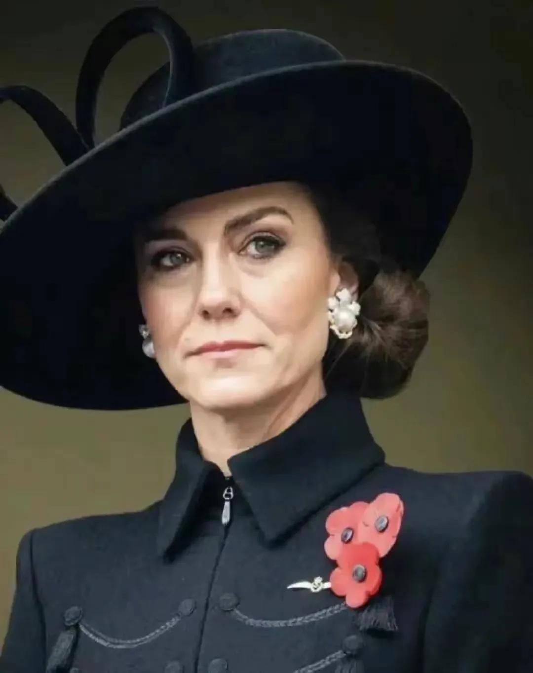 凯特王妃才42岁，已经一脸沧桑……老态毕现[黑线]。王室生涯难道真的很难熬？以至