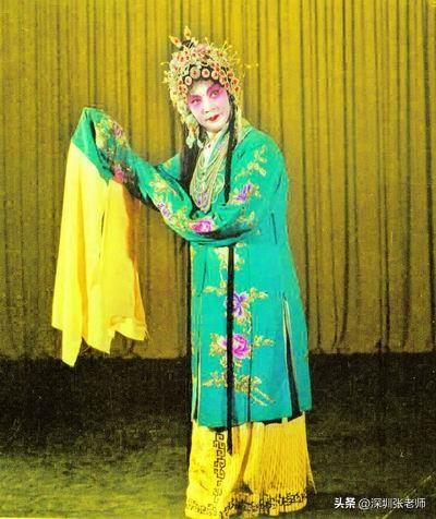 深刻的戏曲文化翻译
  戏曲是艺术突破与时代使命达成和谐、统一的结晶。它应具备以