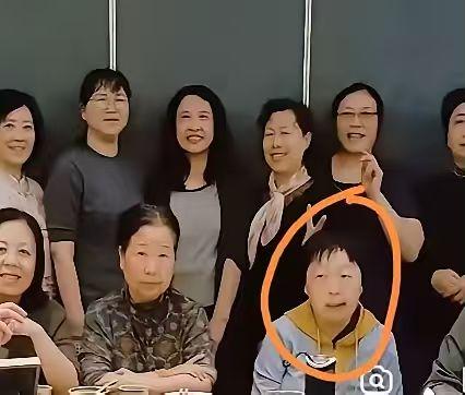 知情人说:杜妈现在的情况很不好。还有大孙子，生死离别正常，希望老杜坚强。

老杜