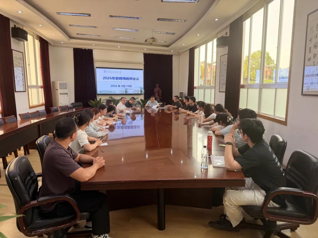 他们加入宝应实中
盛夏未央，新秀登场！宝应实验初中迎来一批朝气蓬勃的新教师。带着