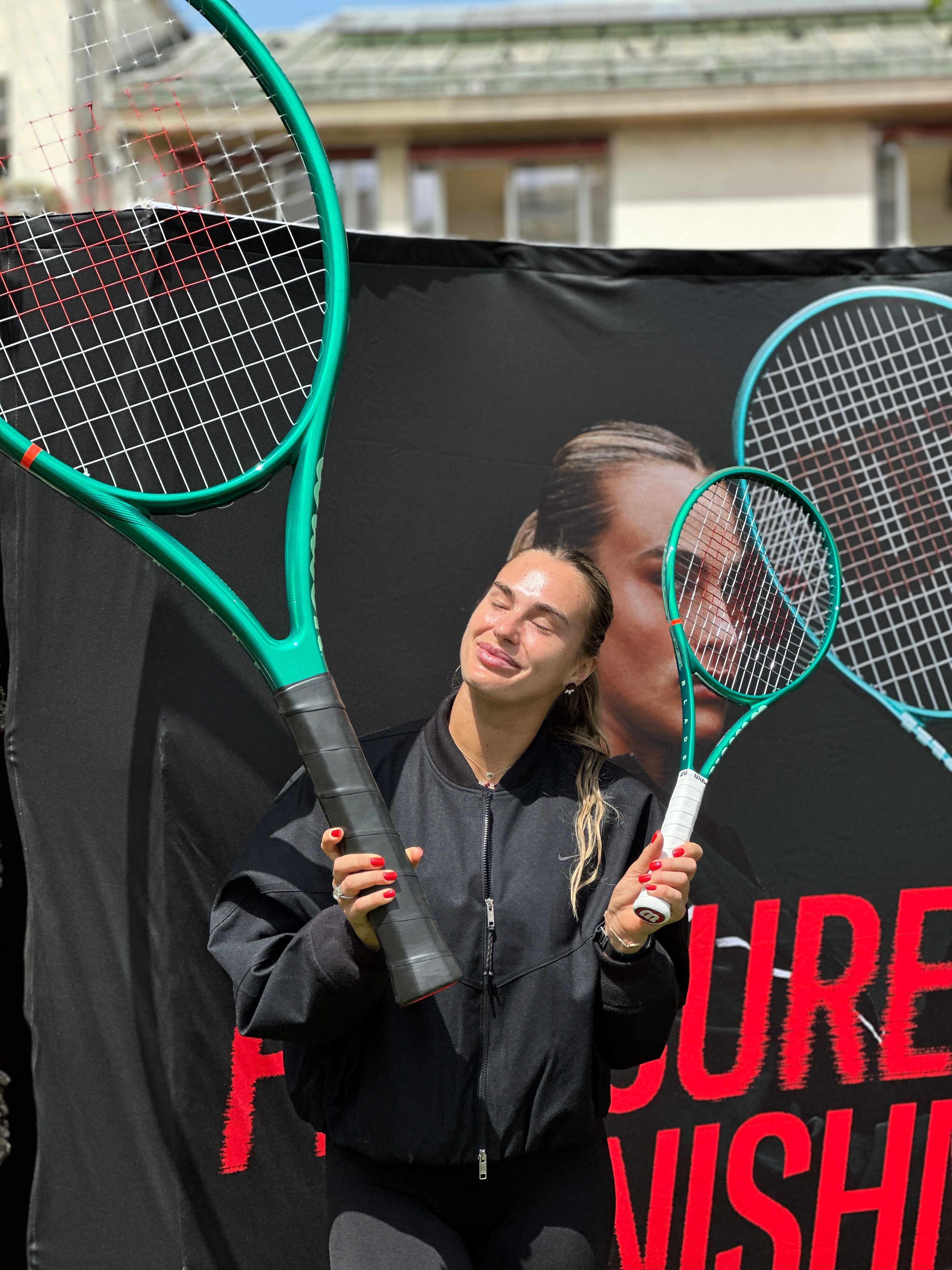 一项活动能请来安德列娃与兰达鲁斯陪大家聊天，能请来阿尼西莫娃与胡尔卡奇陪大家打球