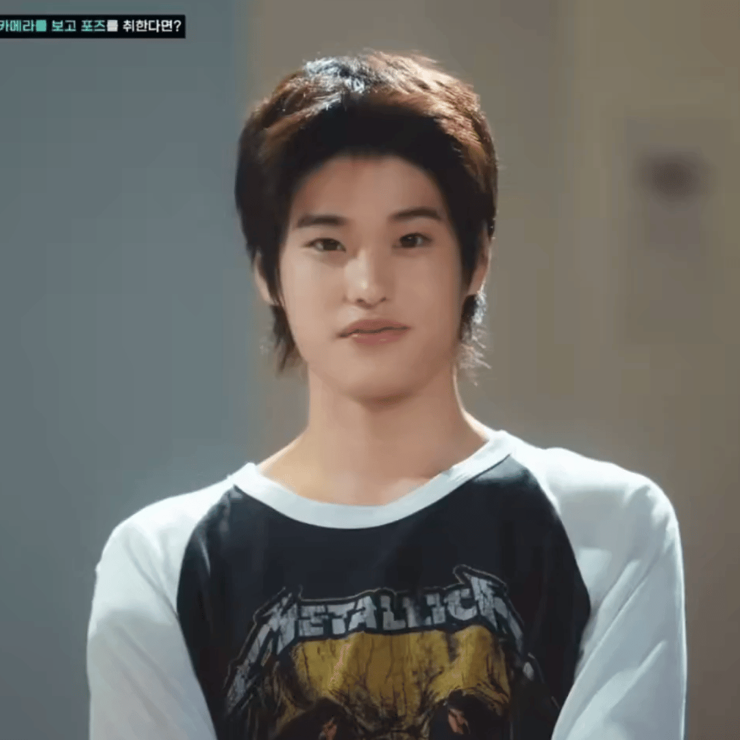 记得出道film是配合着出道showcase一起看的，一堆端着的人偶中真的只有熙