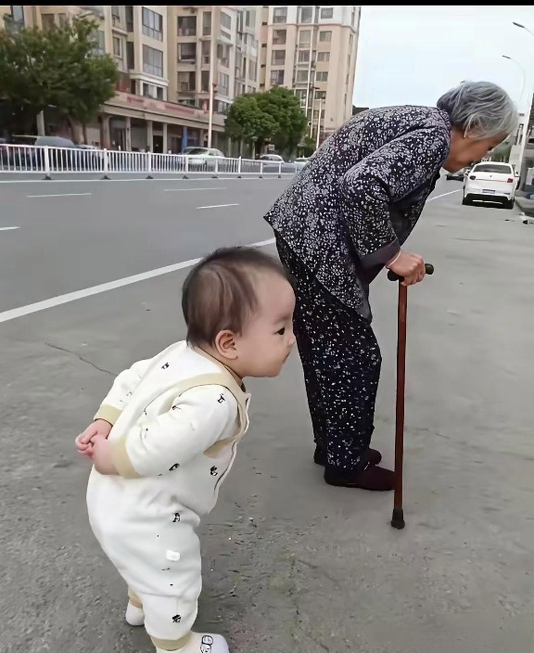 真的就是那句话孩子学啥像啥