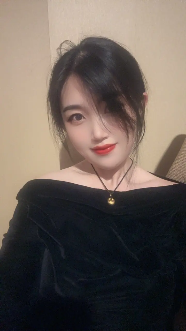 安于自己，胜过千军万马。 允许一切如其所是，慢热喜静，往哪走，都是往前走。