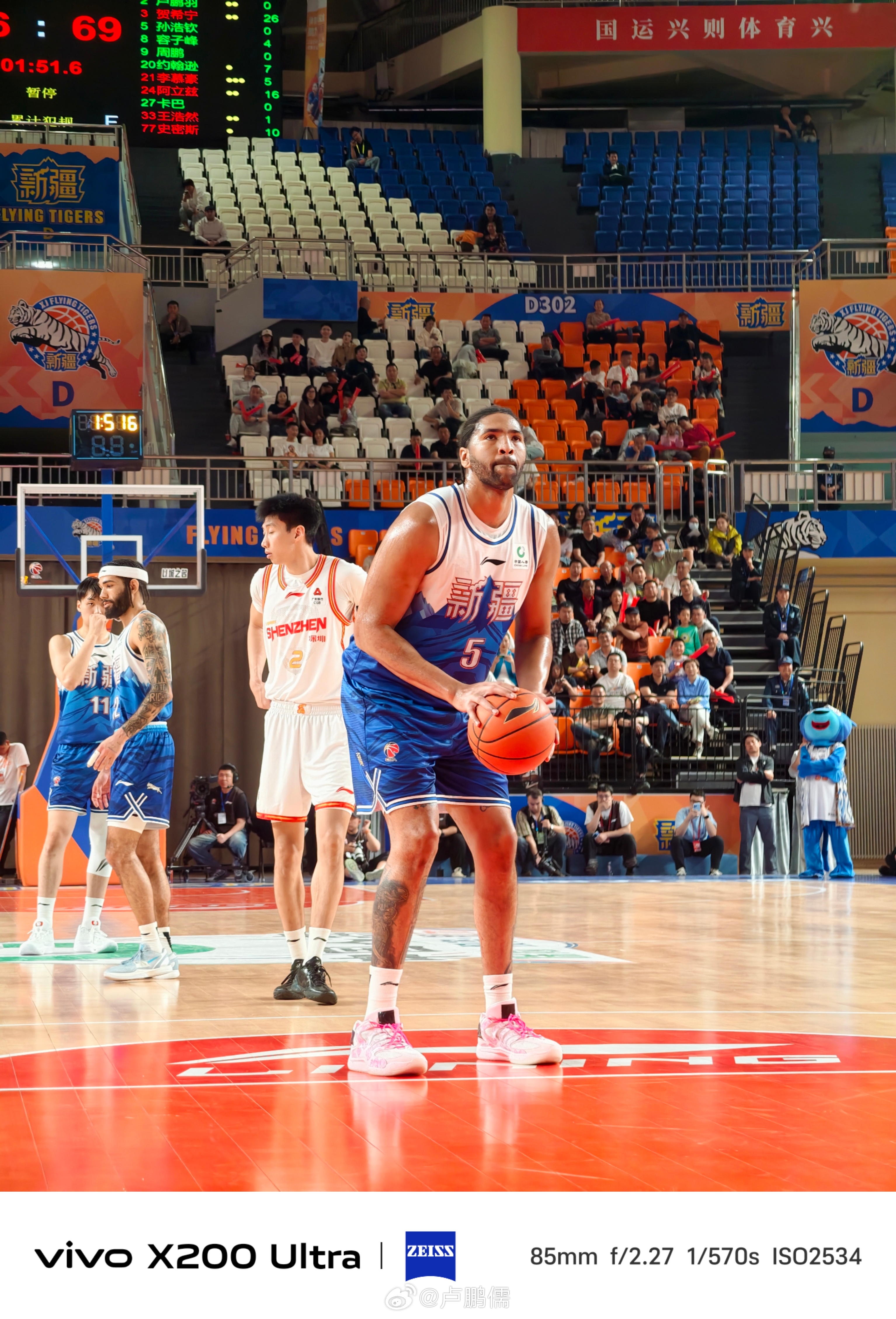 终于找到了！劳森的说明书，原来就在姜导手上！vivo新疆男篮小卢篮球世界 乌鲁木