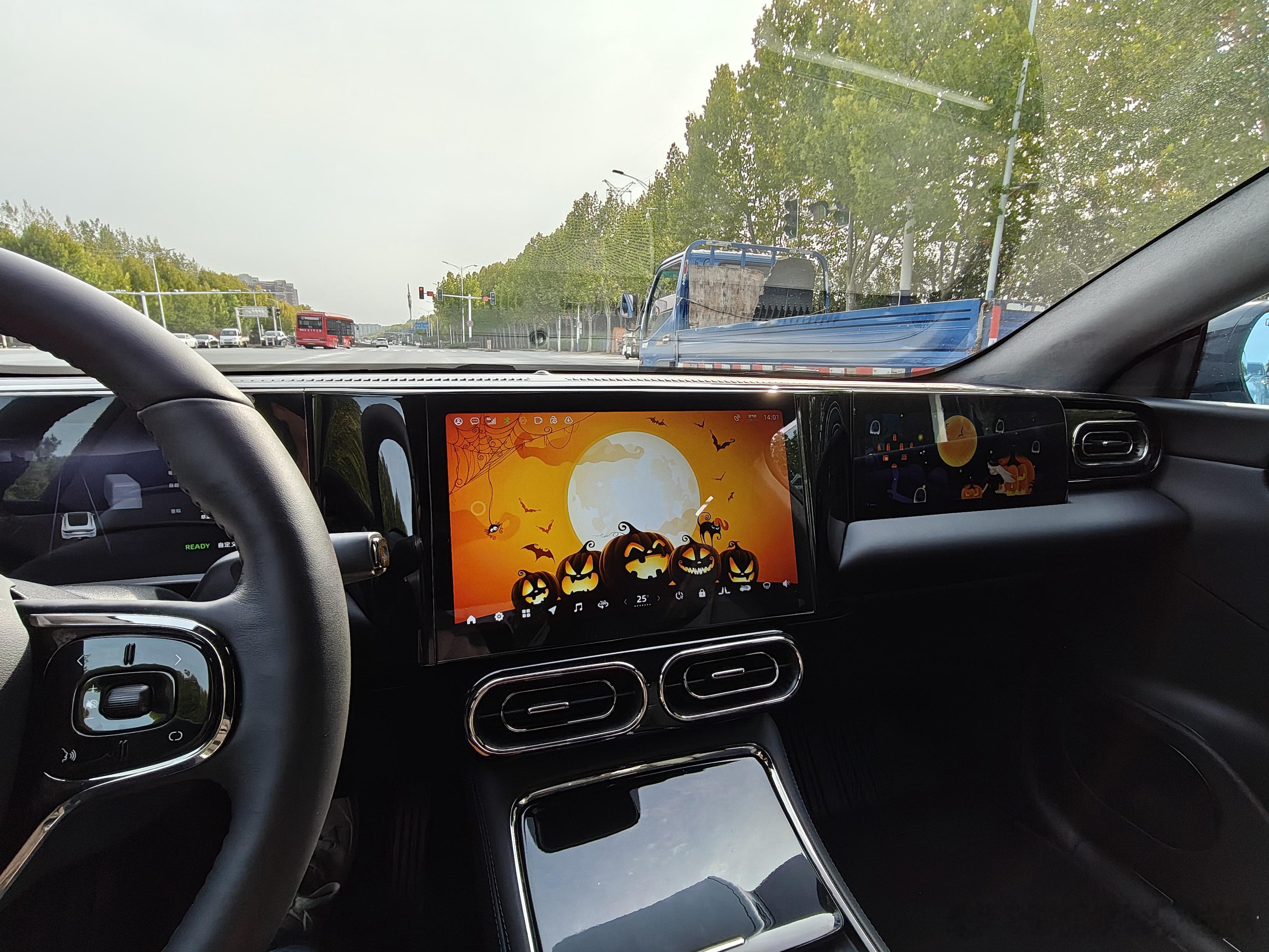 今年万圣节过得挺有意思的!早上刚看到零跑D19开启盲订的消息,作为零跑车主感觉特