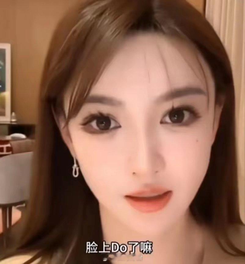 叶珂在黄晓明没有宣布恋情之前，叶珂要身份没身份，要地位没地位。或许是没有黄晓明的