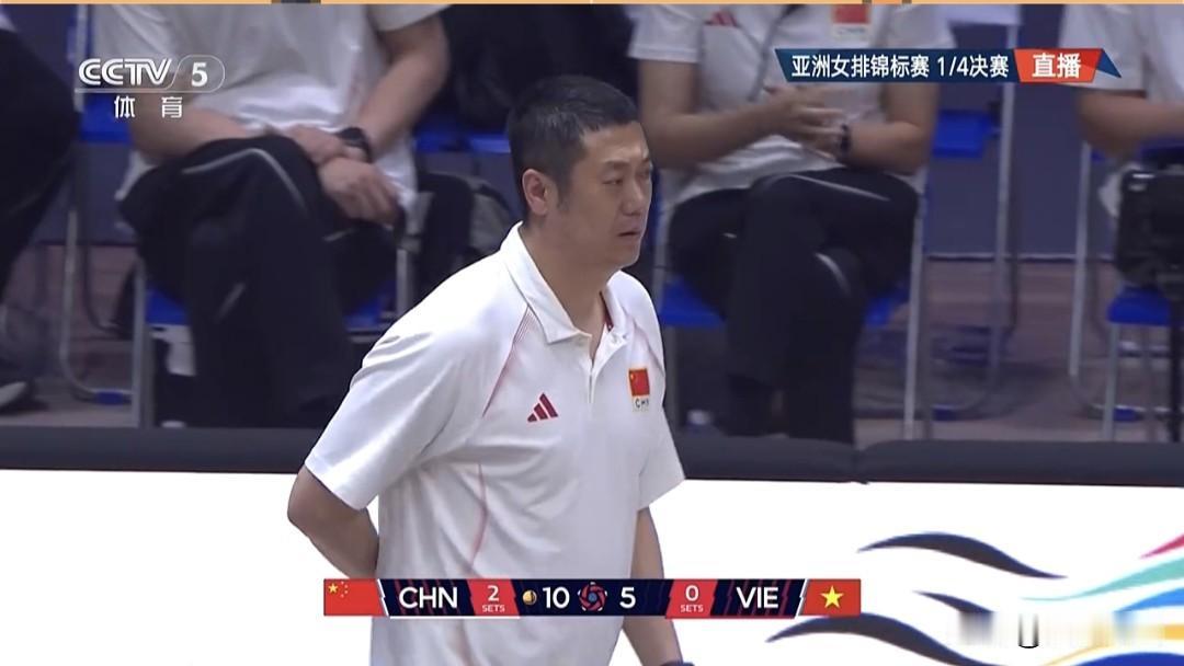 亚锦赛1/4决赛，中国女排3-0横扫越南女排晋级四强。
  北京时间8月28日晚