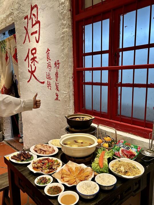 普宁新开的！！炭炉鸡煲！88r三人餐好划算。。。