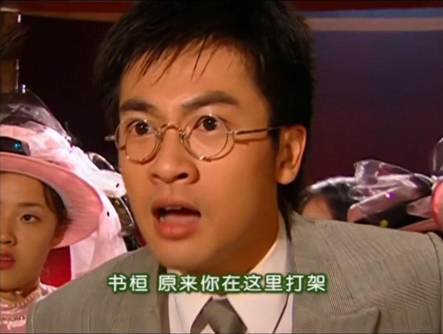 杜飞虽然是灾难王子，武功菜，但朋友有事实打实上去帮忙。
#情深深雨蒙蒙#